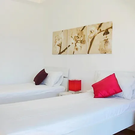 Villa Aroeira Sleeps 8 Pool Wifi